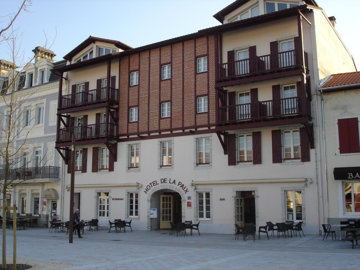 Hotel-Restaurant De La Paix Saint-Palais  ภายนอก รูปภาพ