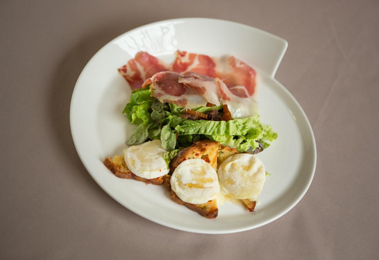 Hotel-Restaurant De La Paix Saint-Palais  ภายนอก รูปภาพ