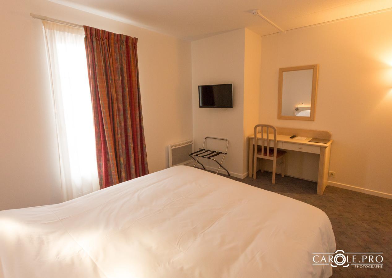 Hotel-Restaurant De La Paix Saint-Palais  ภายนอก รูปภาพ