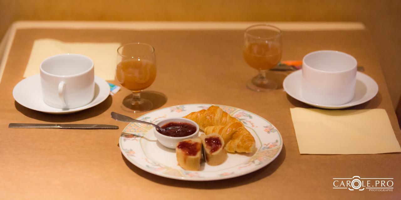 Hotel-Restaurant De La Paix Saint-Palais  ภายนอก รูปภาพ
